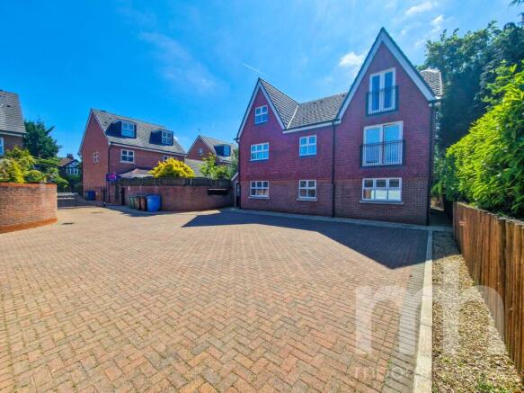 2 bed property, in PENTHOUSE APARTMENT, £350,000