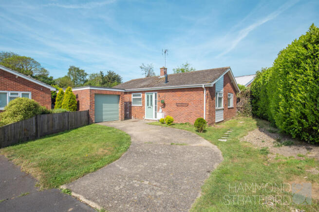 2 bed property, in Beech Avenue, £260,000