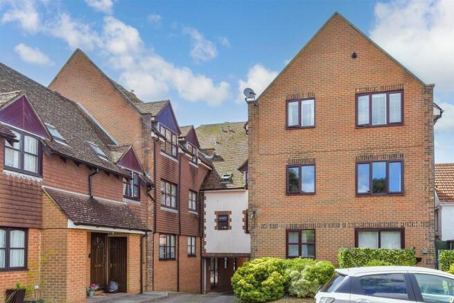 1 bed property, in Church Street, £110,000