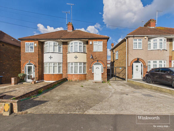 3 bed property, in St. Georges Avenue, £595,000