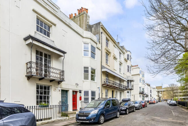 5 bed property, in Russell Square, £950,000