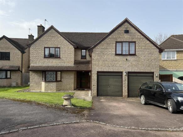 5 bed property, in Sunnycroft Mews, £675,000