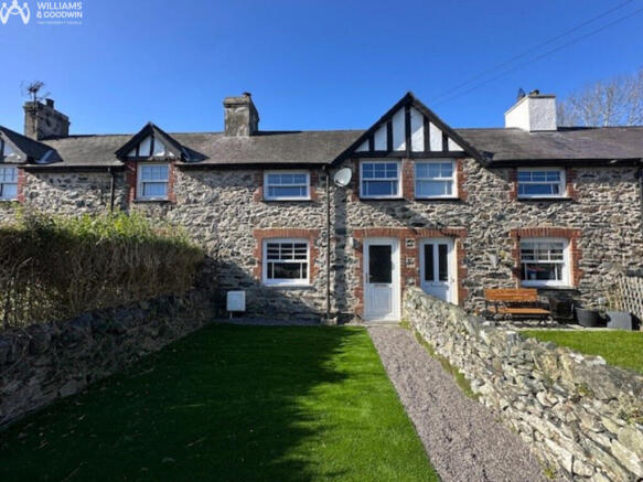2 bed property, in Cefn Capel, £177,000