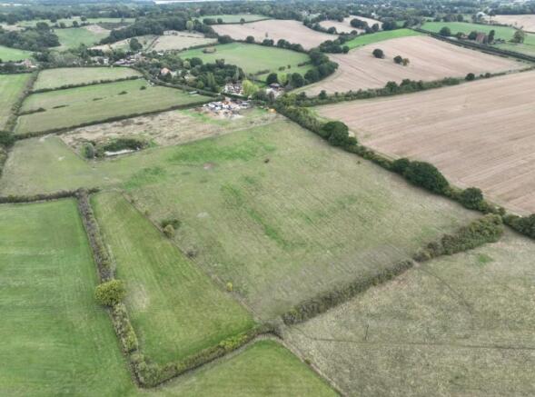 Land, in De Beauvoir Chase, £8,000