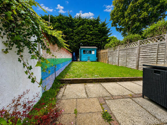 2 bed property, in Wilbury Gardens, £399,950