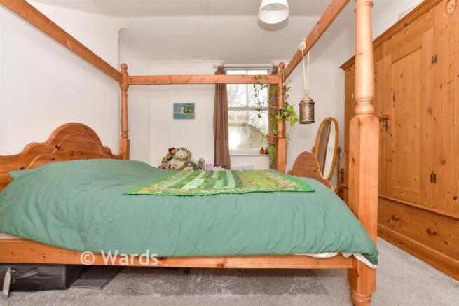 2 bed property, in New Street, £100,000