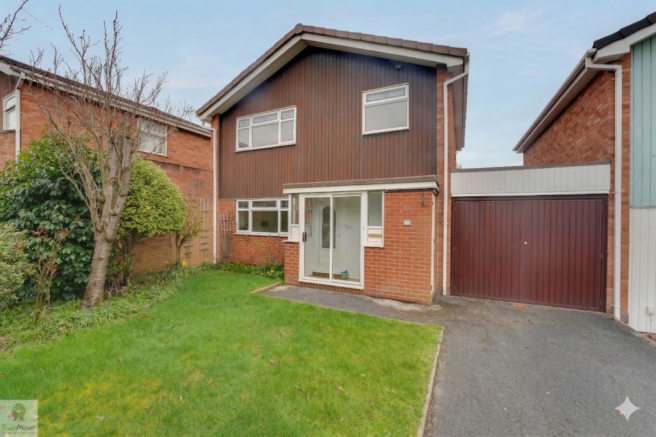 4 bed property, in 35 Amblefield Way, £300,000