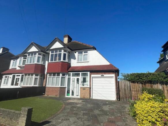 3 bed property, in Village Way, £850,000