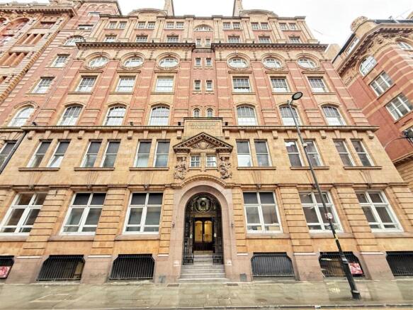 2 bed property, in Lancaster House, £110,000