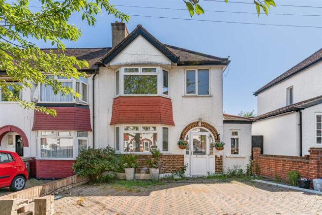 3 bed property, in Connaught Road, £500,000