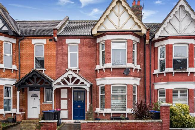 1 bed property, in Silverdale Avenue, £190,000