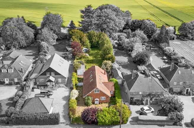 5 bed property, in Oakfields Avenue, £1,000,000