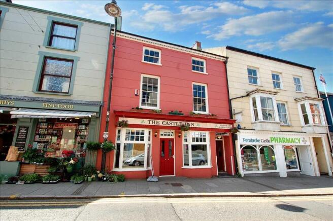 4 bed property, in The Castle Inn, £495,000