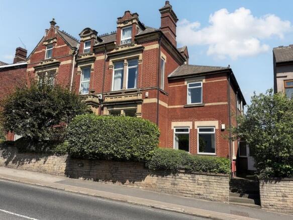 5 bed property, in Rawmarsh Hill, £350,000
