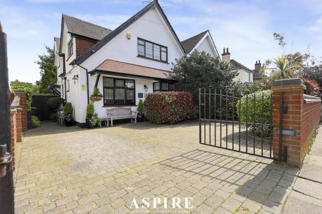 4 bed property, in St. Augustines Avenue, £750,000