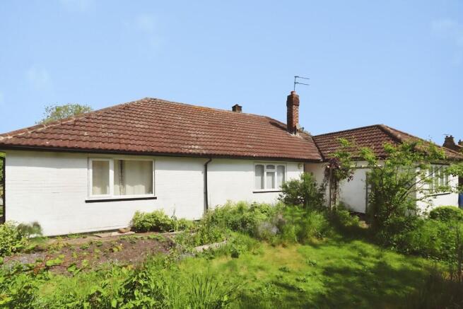 4 bed property, in High Street, £400,000