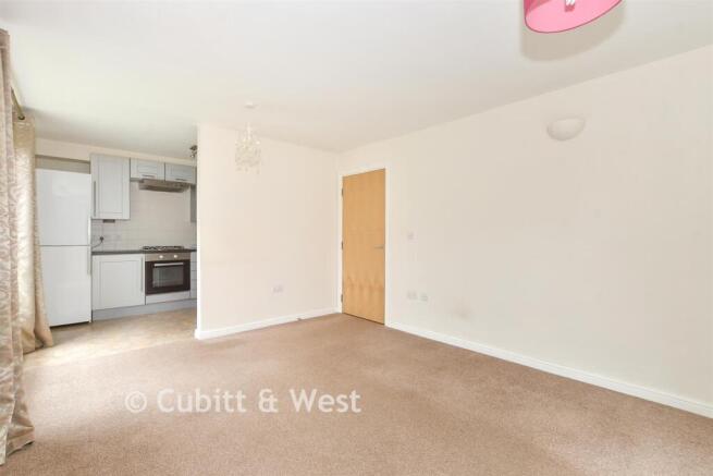 2 bed property, in Pegler Way, £200,000