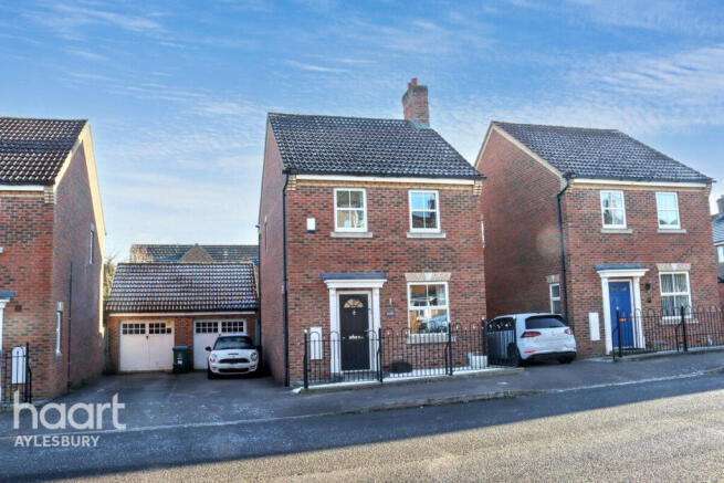 3 bed property, in Great Meadow Way, £400,000