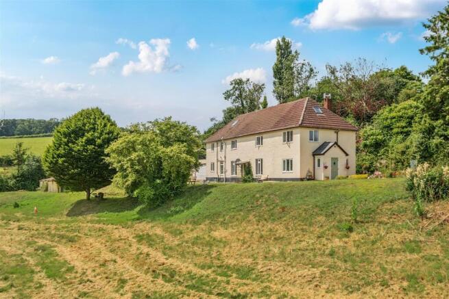 5 bed property, in Calverleigh, £700,000