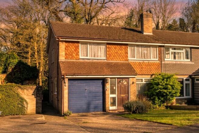 3 bed property, in Longmoor Lane, £425,000