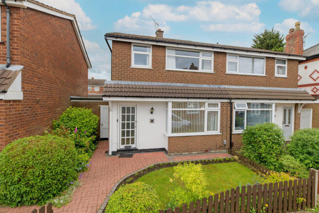 3 bed property, in Orchard Street, £300,000