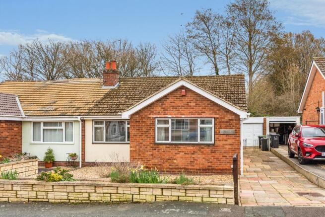 3 bed property, in Kennet Avenue, £300,000