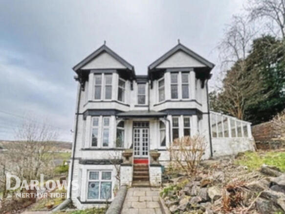3 bed property, in Farm Road, £420,000
