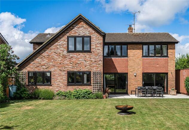 4 bed property, in Wykeham Way, £850,000
