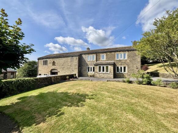 4 bed property, in Ambler Thorn, £599,950