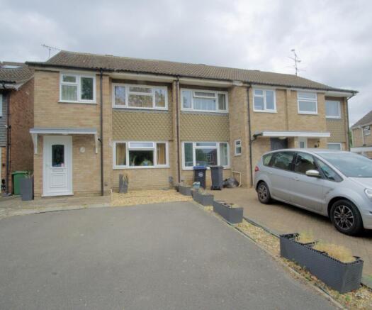 4 bed property, in Leonard Close, £475,000