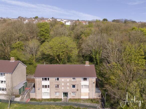 2 bed property, in Penlan Crescent, £90,000