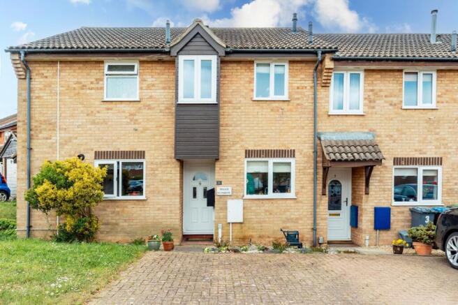 2 bed property, in Mickfield Mews, £220,000