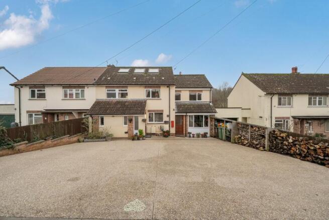5 bed property, in Bekynton Avenue, £575,000