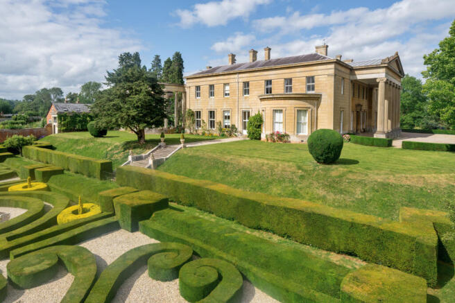 1 bed property, in Whitbourne Hall, £190,000