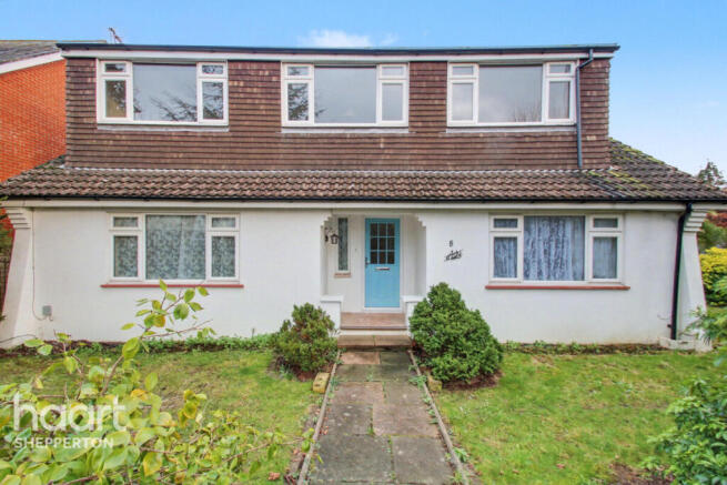 4 bed property, in Squires Bridge Road, £700,000