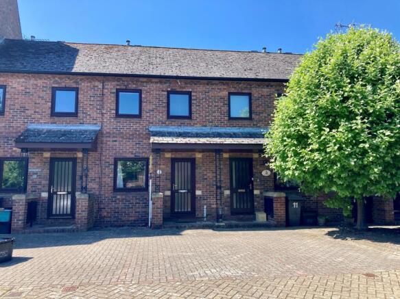 2 bed property, in Browney Croft, £270,000