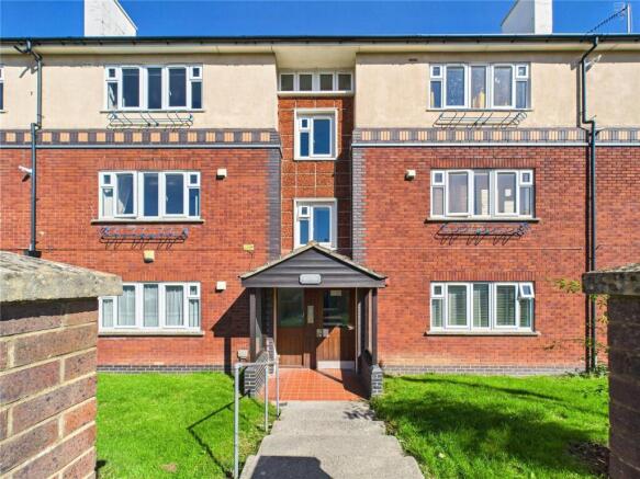 2 bed property, in Cutler Road, £170,000