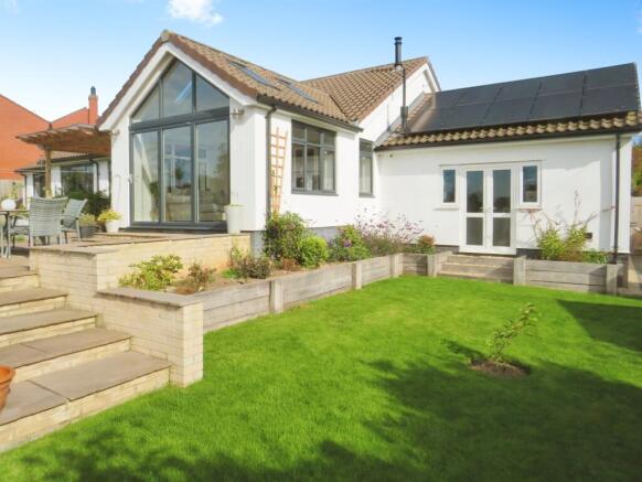 3 bed property, in Main Street, £525,000