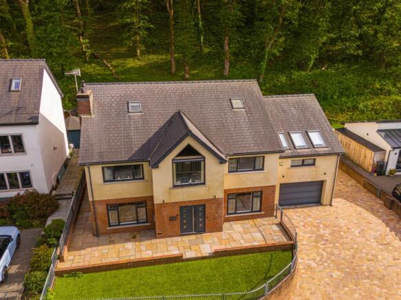 7 bed property, in Forest Lodge Lane, £650,000