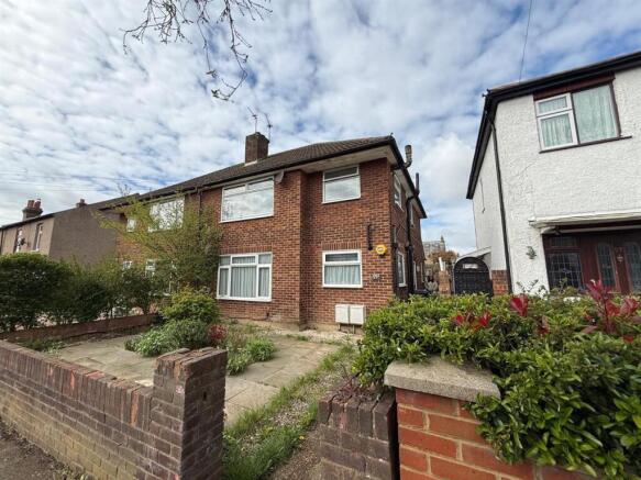 2 bed property, in Fruen Road, £324,950
