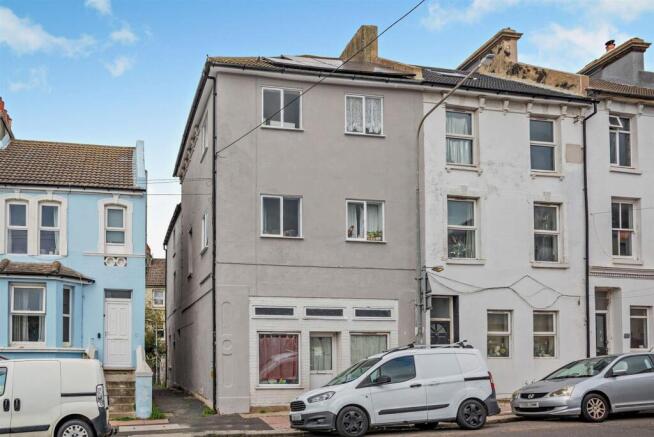 4 bed property, in Tower Road, £330,000