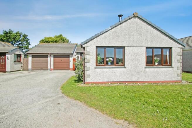 2 bed property, in Glendale Crescent, £315,000