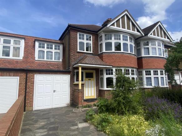 5 bed property, in Croft Gardens, £925,000