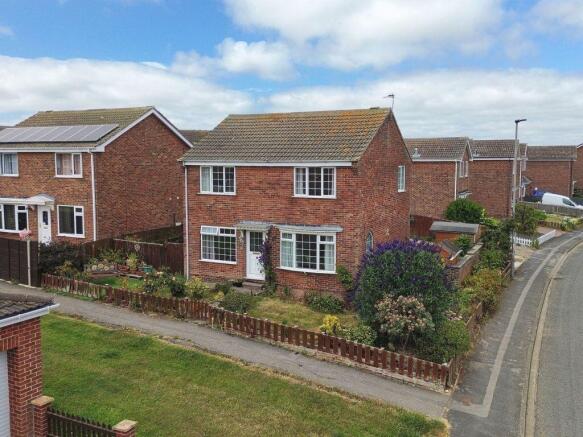 4 bed property, in 23 Eskdale Road, £280,000