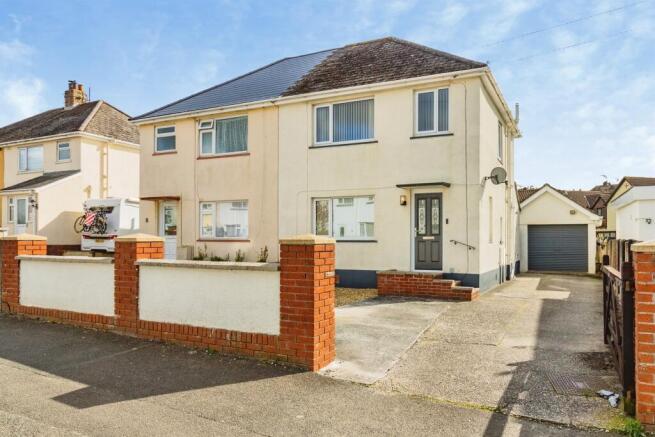 3 bed property, in Rydon Road, £350,000