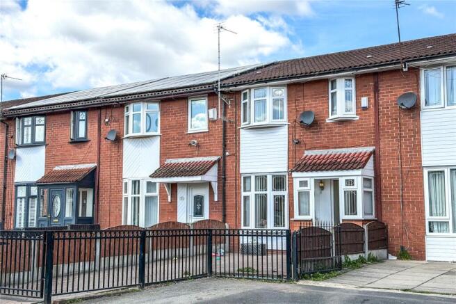 3 bed property, in Nuneaton Drive, £270,000