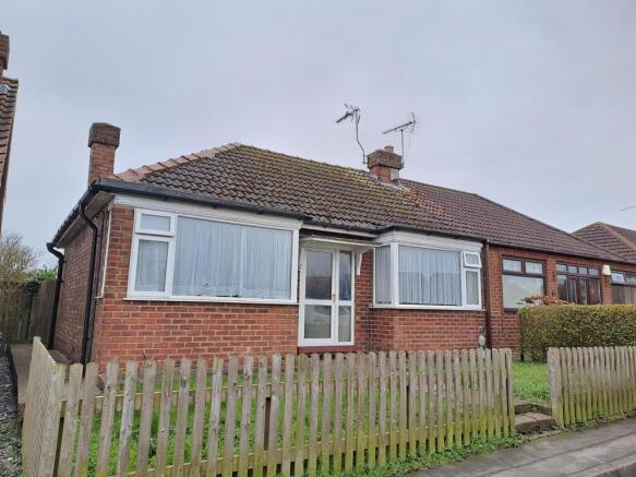 2 bed property, in 26 Manor Road, £110,000