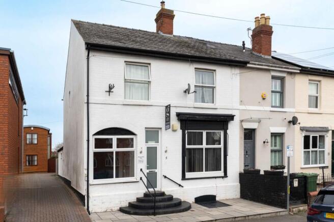 8 bed property, in Eign Road, £380,000