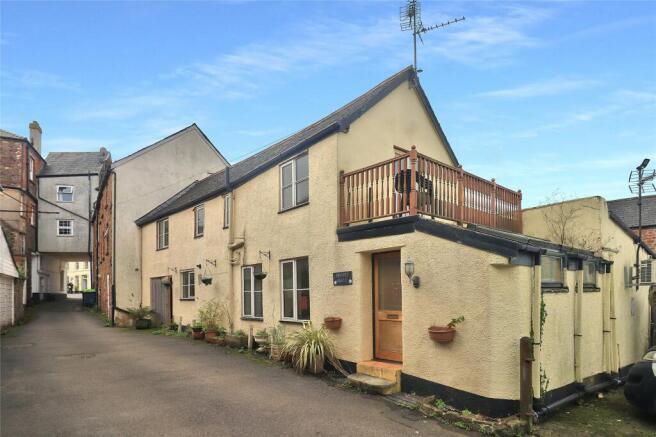 3 bed property, in North Street, £175,000