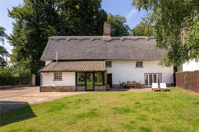 4 bed property, in High Street, £900,000